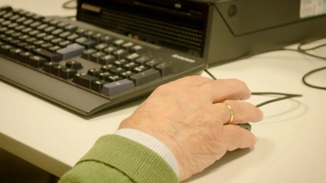  Archivo - Mano de jubilado<br>- EUROPA PRESS - Archivo 