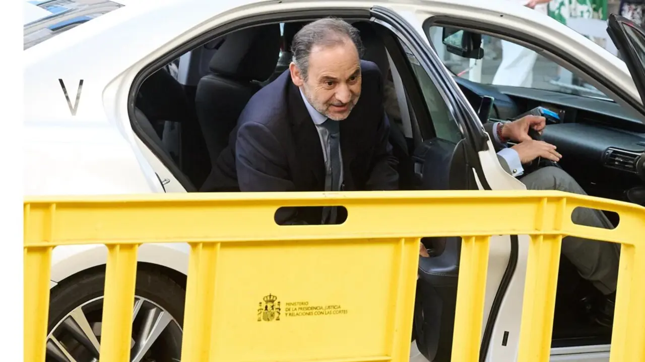 El exministro de Transportes Jos&eacute; Luis &Aacute;balos a su llegada al Tribunal Supremo.<br>- Jes&uacute;s Hell&iacute;n - Europa Press 