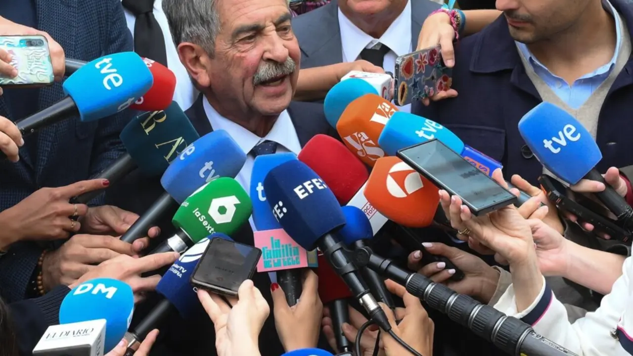  Sin noticias de la anunciada demanda del em&eacute;rito contra Revilla dos meses despu&eacute;s de la fallida conciliaci&oacute;n 