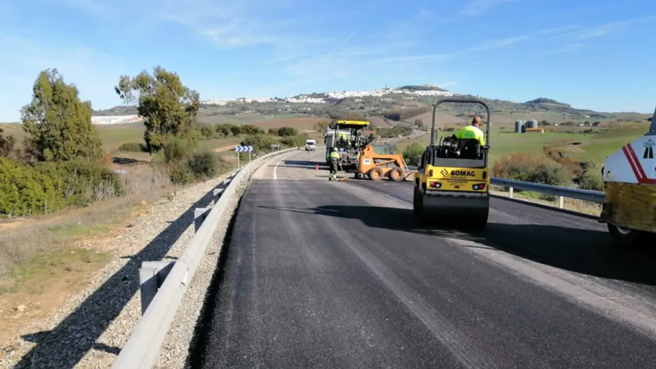  Obras de reparaci&oacute;n de firmes en la carretera. 
