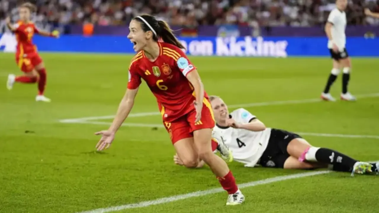  Aitana Bonmat&iacute; celebra el gol de la victoria ante Alemania en las semifinales de la Eurocopa de Suzia<br>- Nick Potts/PA Wire/dpa 