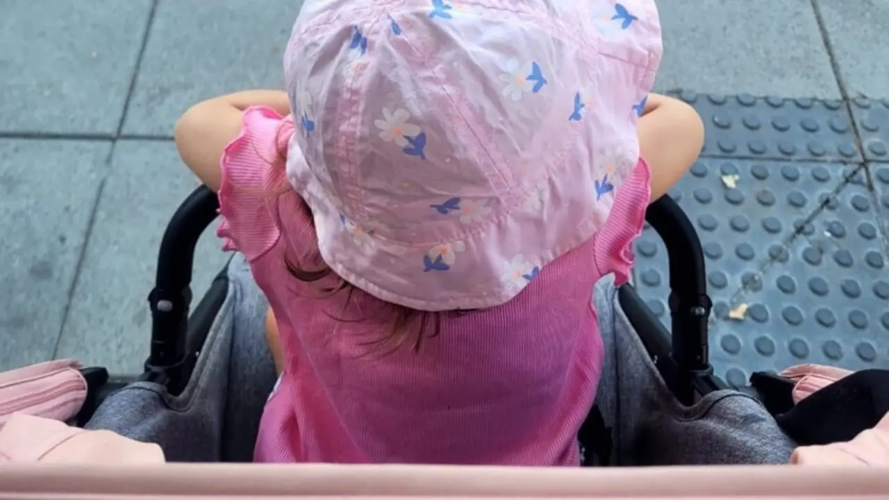  Archivo - Gloria de paseo en el cochecito.<br>- EUROPA PRESS - Archivo 