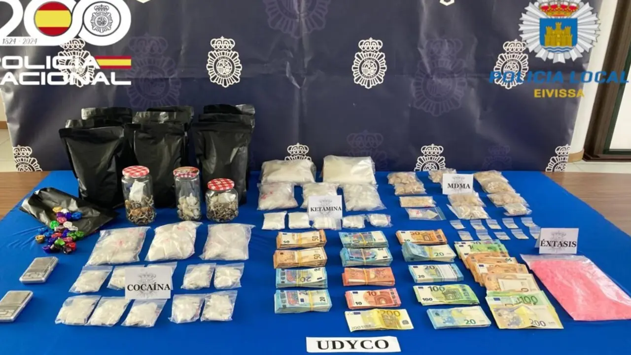  Drogas y dinero en efectivo incautado a una pareja en su domicilio de Ibiza.<br>- POLIC&Iacute;A LOCAL 