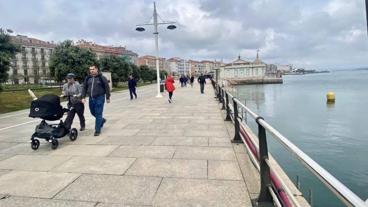  Archivo - Gente paseando por Santander<br>- AYUNTAMIENTO DE SANTANDER - Archivo | EP 