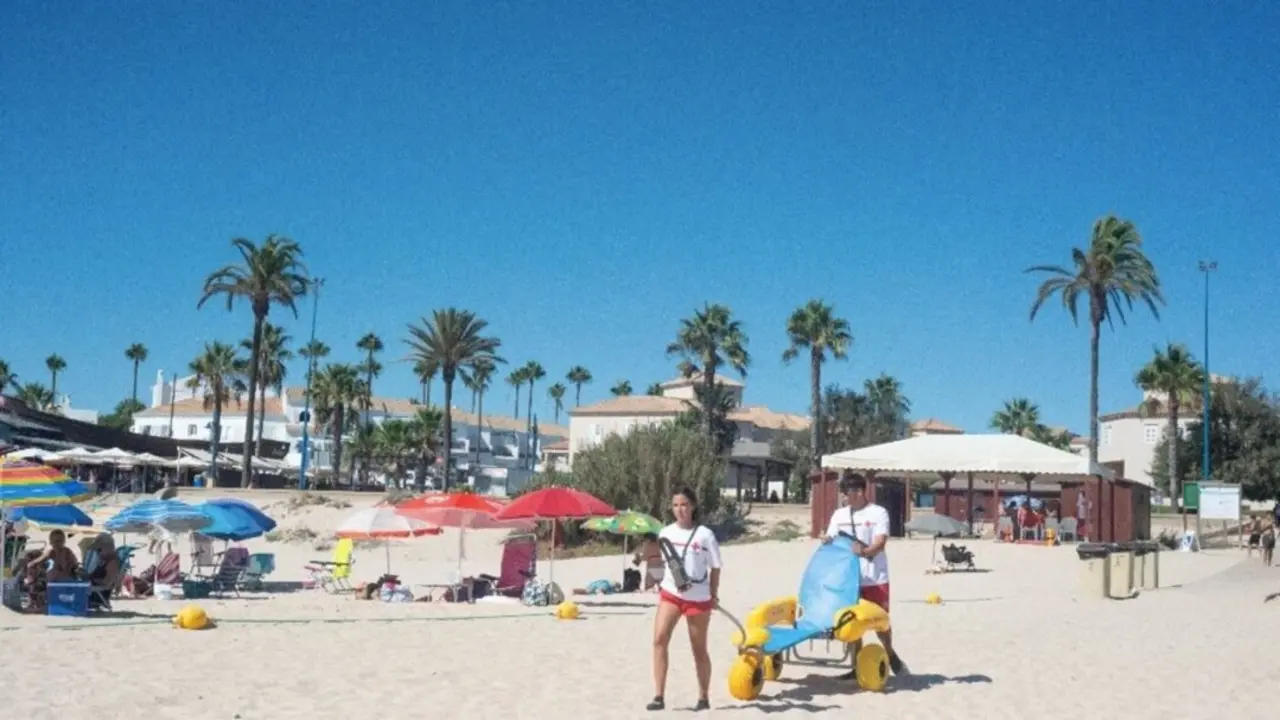  Archivo - Cruz Roja inicia la temporada de verano este s&aacute;bado con presencia en 201 playas y un equipo de 1.500 profesionales<br>- CRUZ ROJA ESPA&Ntilde;OLA - Archivo | EP 