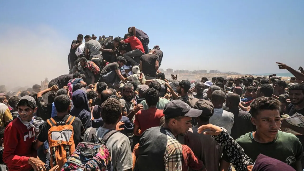  Israel reanuda el env&iacute;o de ayuda humanitaria a Gaza 