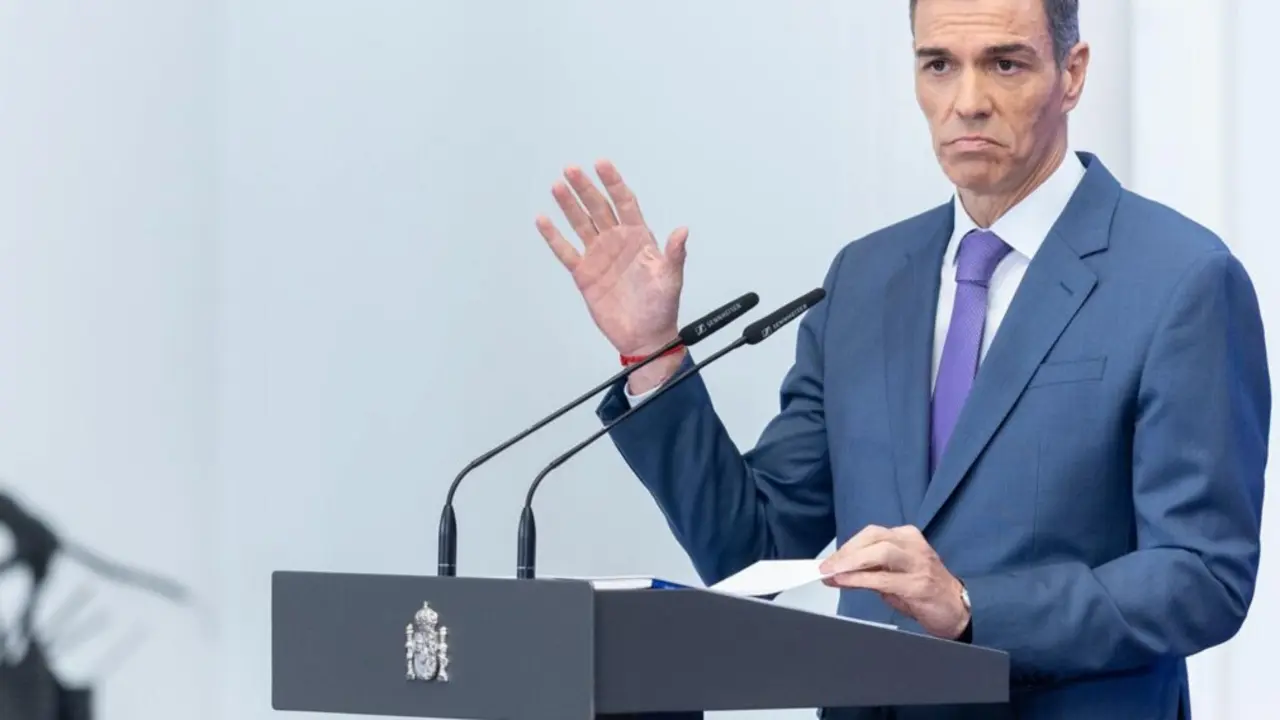 El presidente del Gobierno, Pedro S&aacute;nchez, comparece ante los medios de comunicaci&oacute;n para hacer balance del curso pol&iacute;tico, a 28 de julio de 2025, en Madrid (Espa&ntilde;a).<br>- Eduardo Parra - Europa Press 