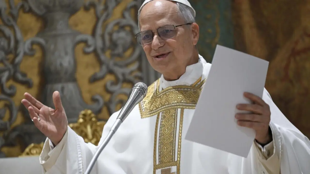  Archivo - Vatican, VATICAN: NO LIBRI** Italy, Rome, Vatican, 2025/5/9.Pope Leo XIV celebrates Holy Mass pro Ecclesia with Cardinals in the Sistine Chapel at the Vatican . Photograph by VATICAN MEDIA / Catholic Press Photo,Image: 997034687, License: Right<br>- VATICAN MEDIA / Zuma Press / ContactoPhoto 