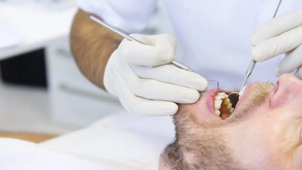  Archivo - Dentista, boca, paciente. Periodontitis. - ZLIKOVEC / ZLIKOVEC - Archivo 