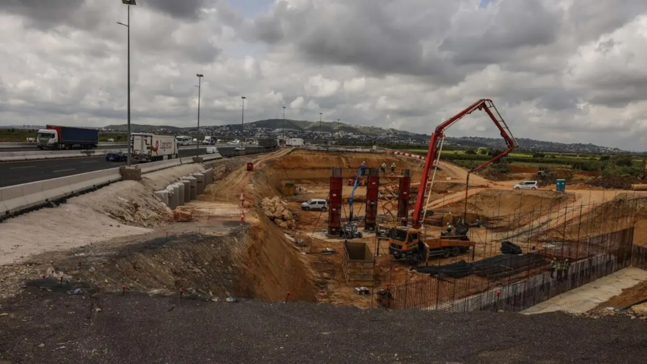  Archivo - Obras de emergencia para la reconstrucci&oacute;n de los puentes de la A-7 sobre el barranco del Poyo, a 30 de abril de 2025<br>- Rober Solsona - Europa Press - Archivo 