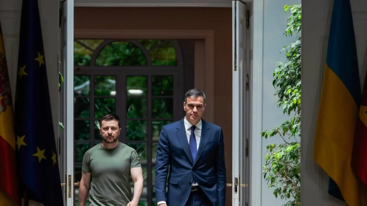  Archivo - Volodimir Zelenski y Pedro S&aacute;nchez durante un encuentro en Madrid<br>- Europa Press/Contacto/Guillermo Gutierrez Carrasca 