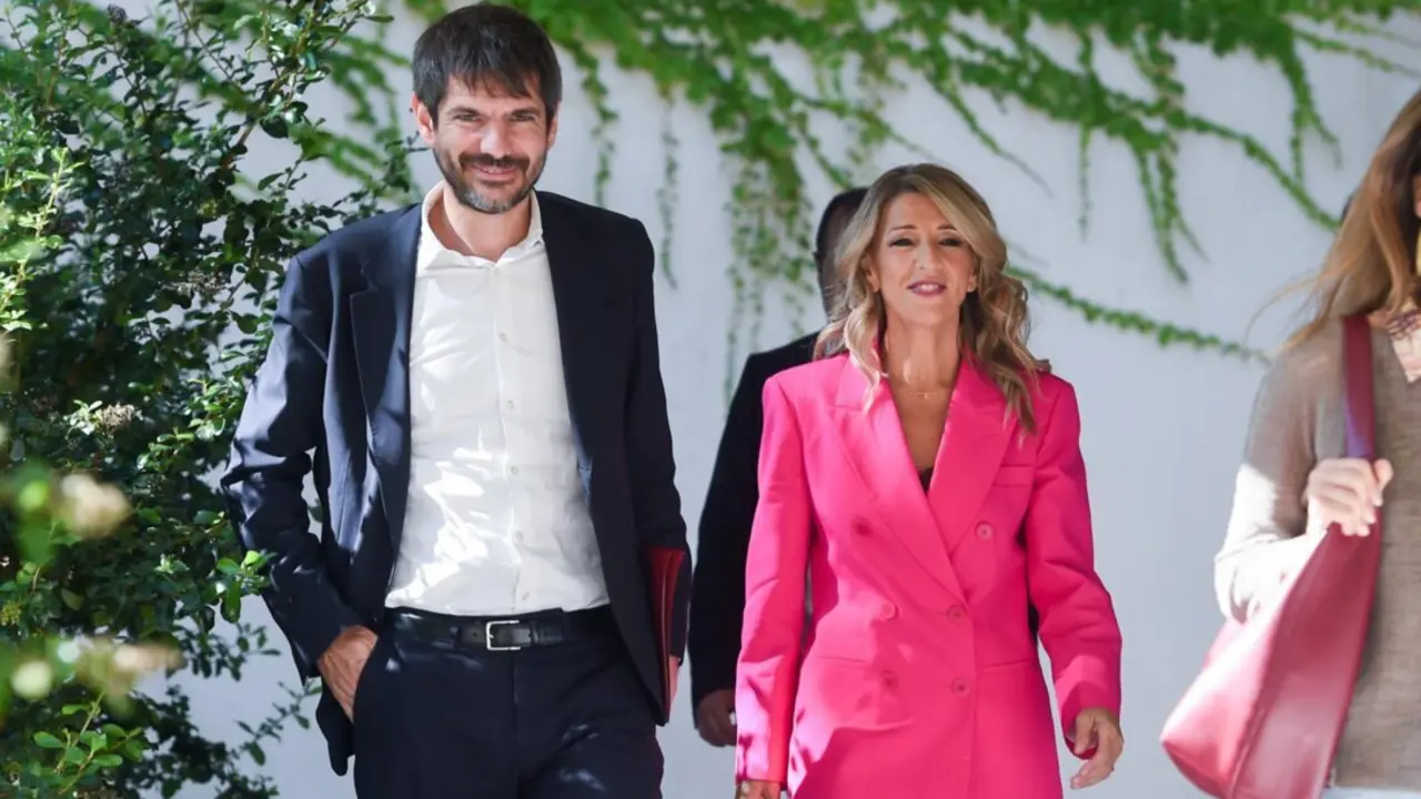  La vicepresidenta segunda y ministra de Trabajo y Econom&iacute;a Social, Yolanda D&iacute;az (d), junto al ministro de Cultura, Ernest Urtasun (i).<br>- Gustavo Valiente - Europa Press 