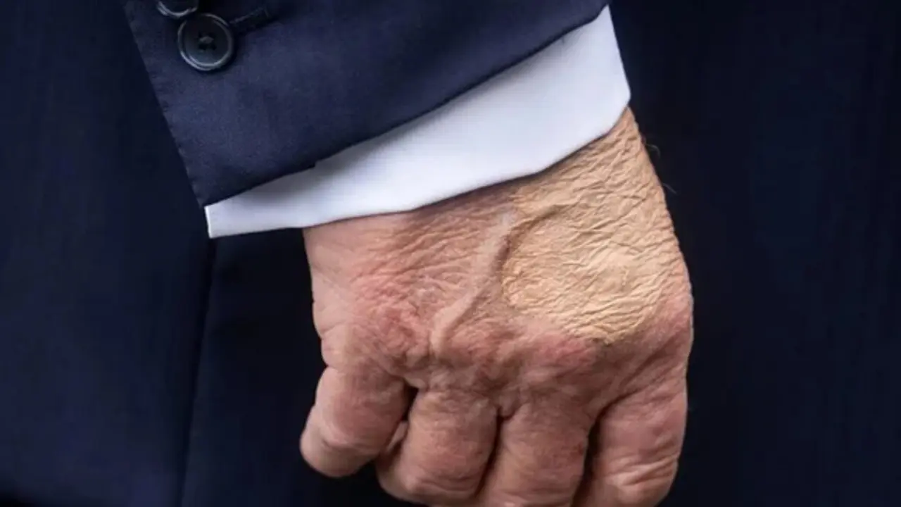  La mano maquillada de Trump 