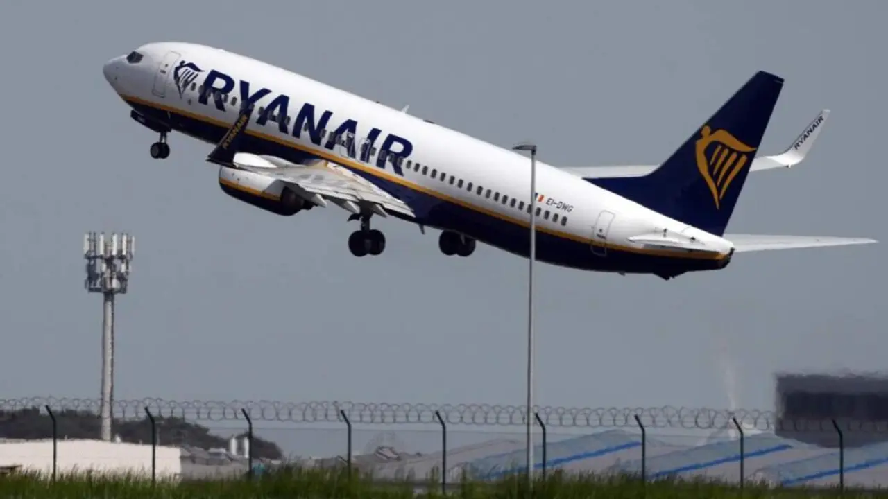  Archivo - Avi&oacute;n de Ryanair despegando. - Soeren Stache/dpa - Archivo 