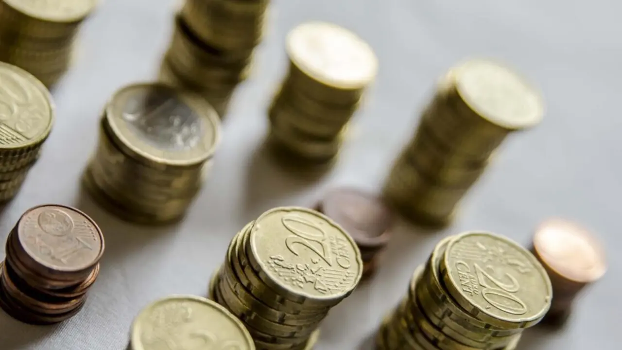  Archivo - Monedas de euro y veinte c&eacute;ntimos<br>- EUROPA PRESS - Archivo 