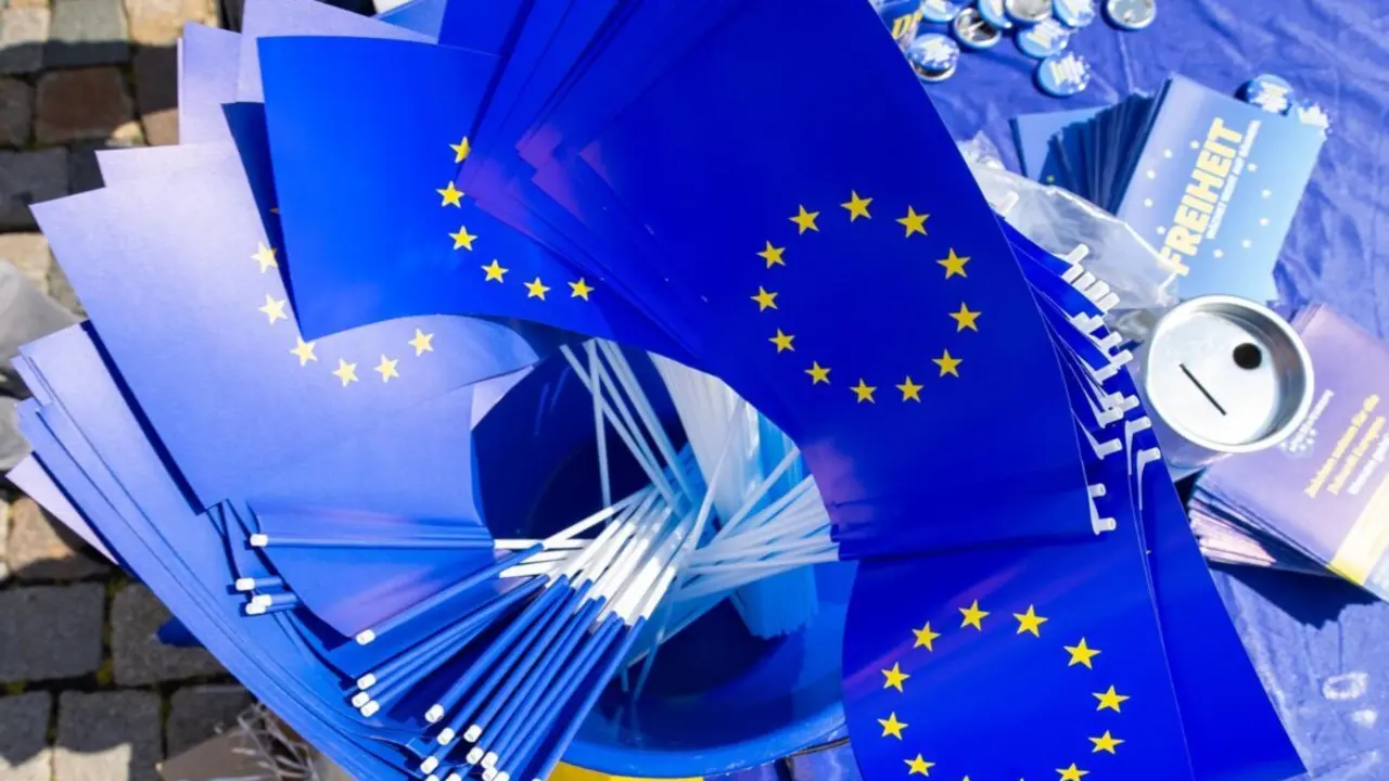  Archivo - Banderas de la UE en un acto de campa&ntilde;a en Alemania<br>- Daniel Sch&auml;fer/dpa - Archivo 