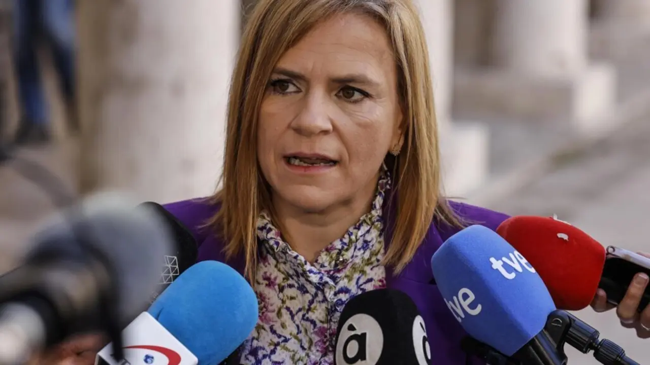  Archivo - La delegada del Gobierno en la Comunitat Valenciana, Pilar Bernab&eacute;, atiende a los medios durante la celebraci&oacute;n del D&iacute;a Meteorol&oacute;gico Mundial 2025, en el Aula Magna de la NAU, a 24 de marzo de 2025, en Valencia, Comunitat Valenciana (Espa&ntilde;a)<br>- Rober Solsona - Europa Press - Archivo 