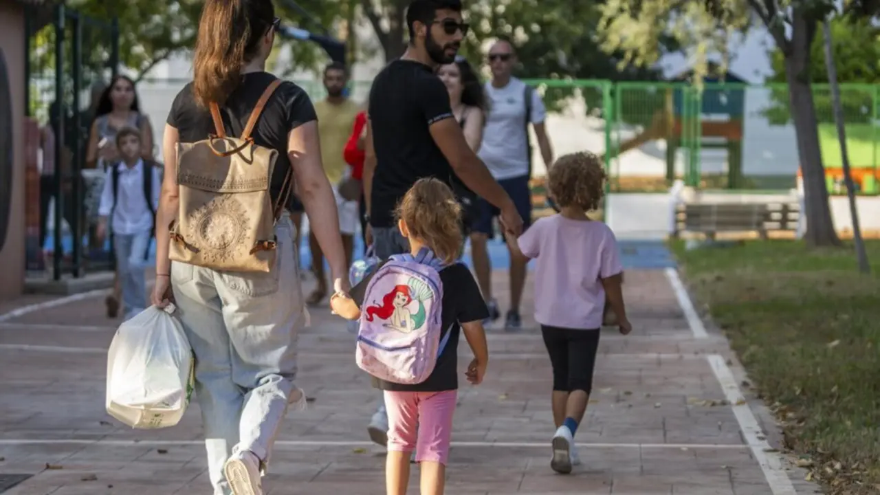  Archivo - Varios ni&ntilde;os a su llegada al colegio<br>- Jorge Gil - Europa Press - Archivo 