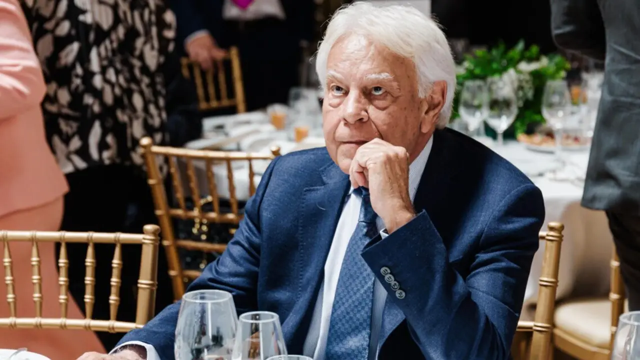  Archivo - El expresidente del Gobierno Felipe Gonz&aacute;lez durante la entrega de la medalla de honor del Consejo Empresarial Alianza Por Iberoam&eacute;rica (CEAPI) para los expresidentes Jos&eacute; Mar&iacute;a Aznar y Felipe Gonz&aacute;lez, a 20 de mayo de 2025, en Madrid (Espa&ntilde;a).<br>- Carlos Luj&aacute;n - Europa Press - Archivo 