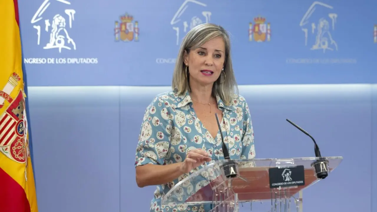  La portavoz de Sumar en el Congreso, Ver&oacute;nica Mart&iacute;nez, durante una rueda de prensa anterior a la Junta de Portavoces, a 2 de septiembre de 2025, en Madrid (Espa&ntilde;a).<br>- Alberto Ortega - Europa Press 