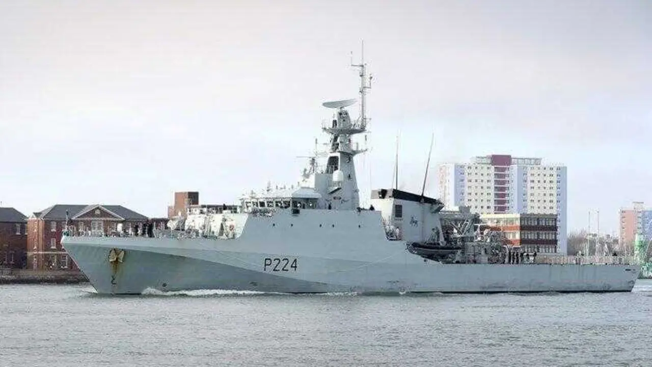  Buque acorazado HMS Trent 