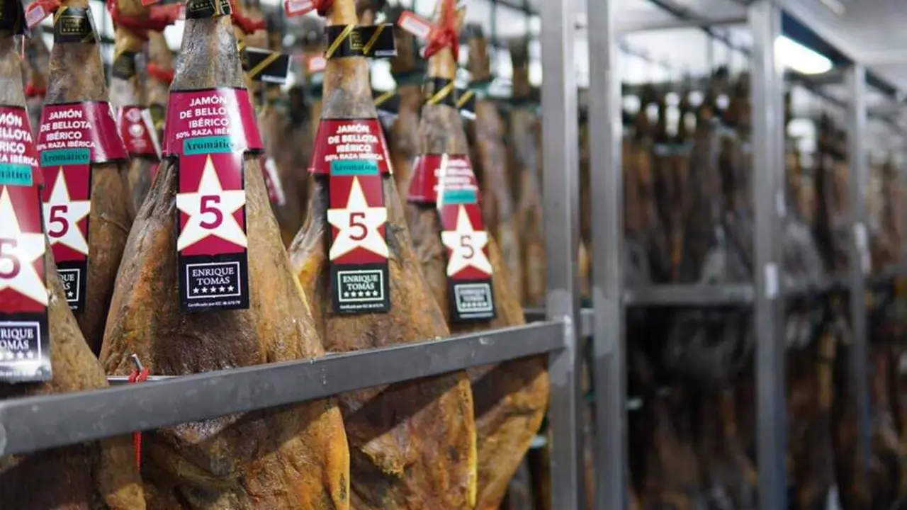  Brad Pitt y Georgina, los favoritos de los espa&ntilde;oles para compartir un plato de jam&oacute;n<br>- Enrique Tom&aacute;s 