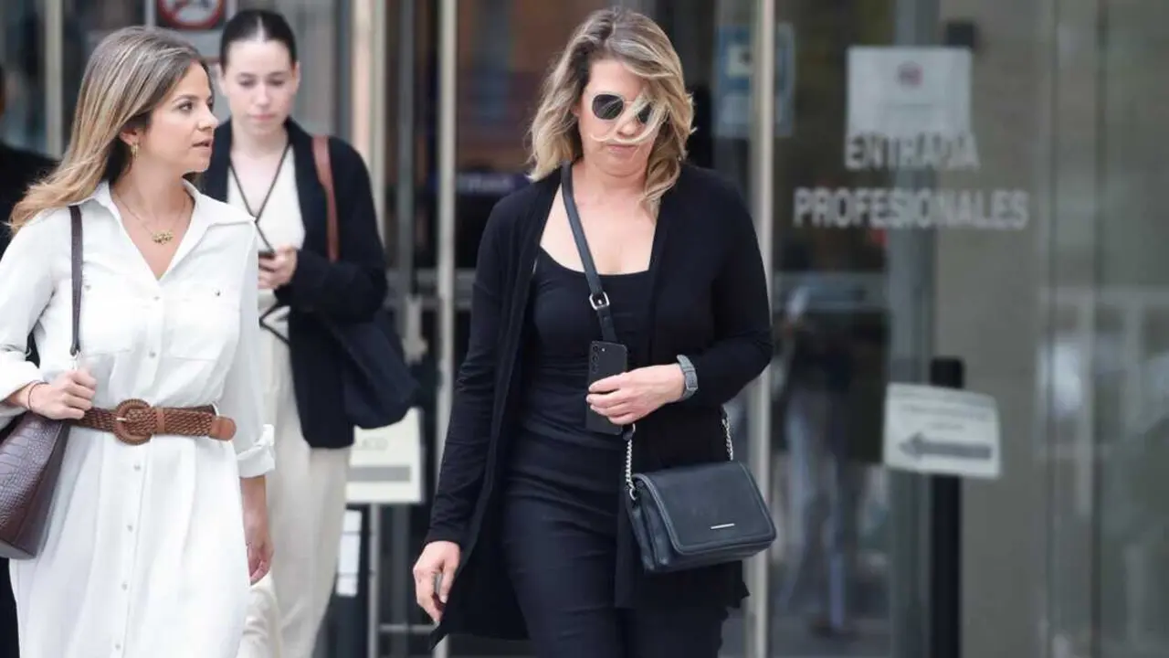  La asesora de Moncloa, Cristina &Aacute;lvarez, a su llegada a declarar por el &lsquo;caso Bego&ntilde;a G&oacute;mez&rsquo;, en los Juzgados de Plaza de Castilla, a 10 de septiembre de 2025, en Madrid (Espa&ntilde;a).<br>- Gustavo Valiente - Europa Press 