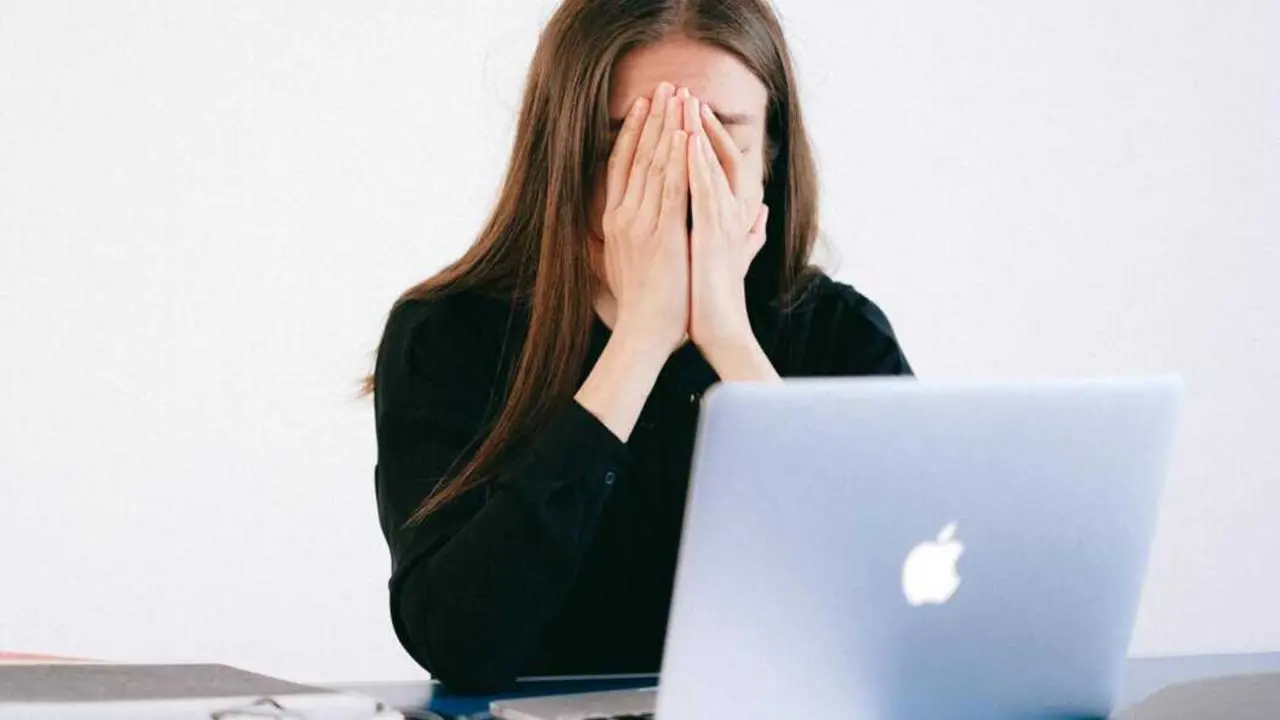  Archivo - Los d&iacute;as de baja por salud mental aumentan un 88% desde 2018 y ya son la segunda causa de absentismo laboral por IT por detr&aacute;s de las algias.<br>- Europa Press - Archivo 