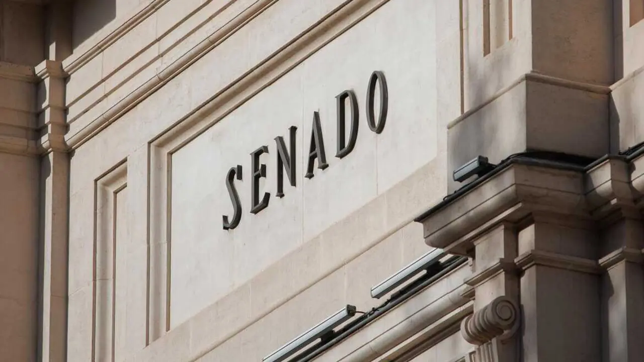  Archivo - La fachada del Senado tras el acto de Izado Solemne de la bandera de Espa&ntilde;a, en la plaza de La Marina Espa&ntilde;ola, a 6 de diciembre de 2023, en Madrid (Espa&ntilde;a).<br>- Alejandro Mart&iacute;nez V&eacute;lez - Europa Press - Archivo 