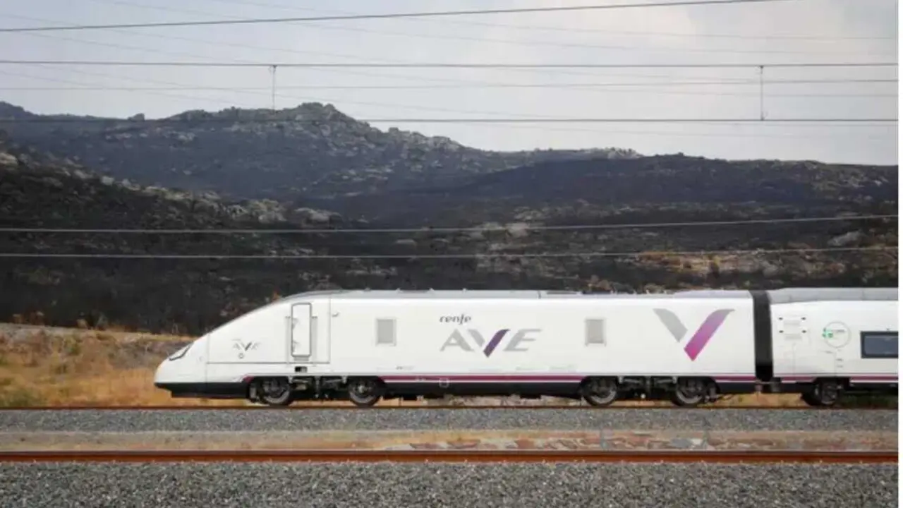  Un tren AVE.<br>- Carlos Castro - Europa Press 