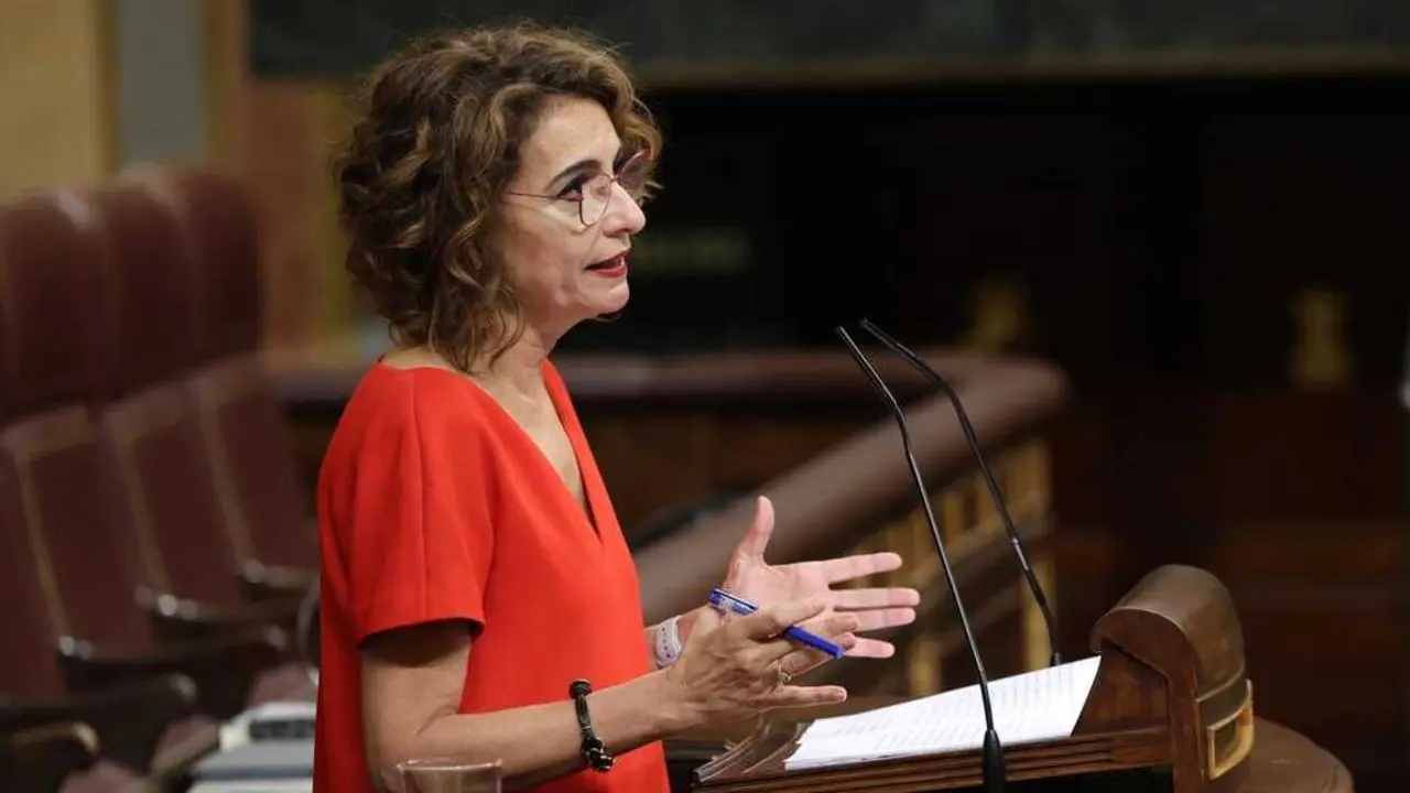 La vicepresidenta primera y ministra de Hacienda, Mar&iacute;a Jes&uacute;s Montero, interviene en una sesi&oacute;n plenaria<br>- Marta Fern&aacute;ndez - Europa Press 