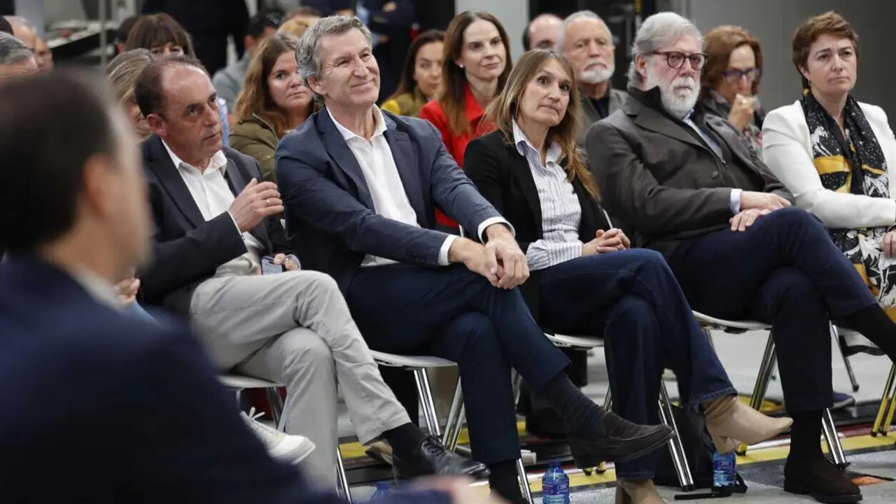  El presidente de la Diputaci&oacute;n Provincial de Soria, Benito Serrano (i), el presidente del PP, Alberto N&uacute;&ntilde;ez Feij&oacute;o (2i), la consejera de Educaci&oacute;n de la Junta de Castilla y Le&oacute;n, Roc&iacute;o Lucas<br>- Concha Ortega Oroz - Europa Press 
