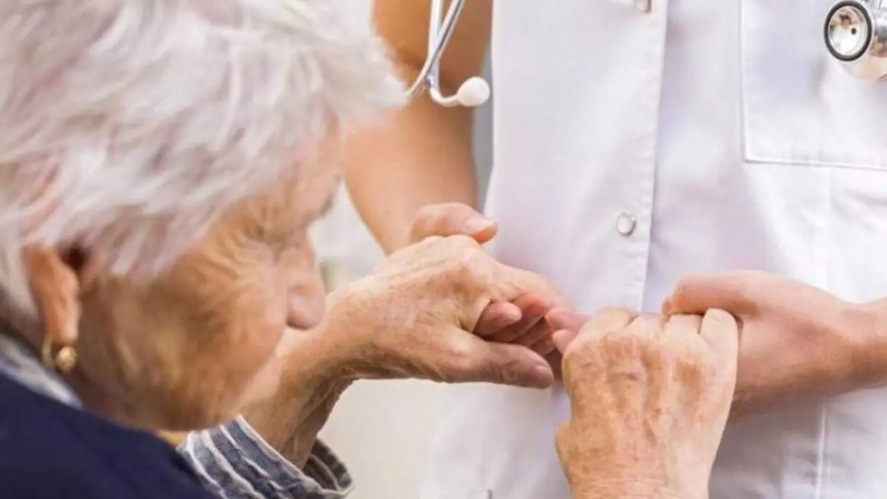  Archivo - Anciana, Parkinson, Alzheimer. - OLYMPIA QUIRONSALUD - Archivo 