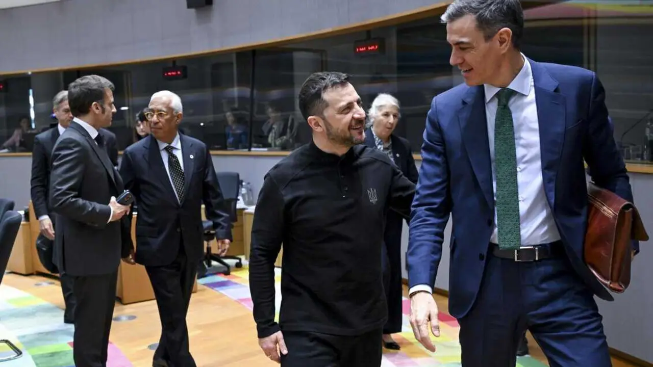  Archivo - El presidente de Ucrania, Volodimir Zelenski, y el presidente del Gobierno, Pedro S&aacute;nchez<br>- SIERAKOWSKI FREDERIC - Archivo 