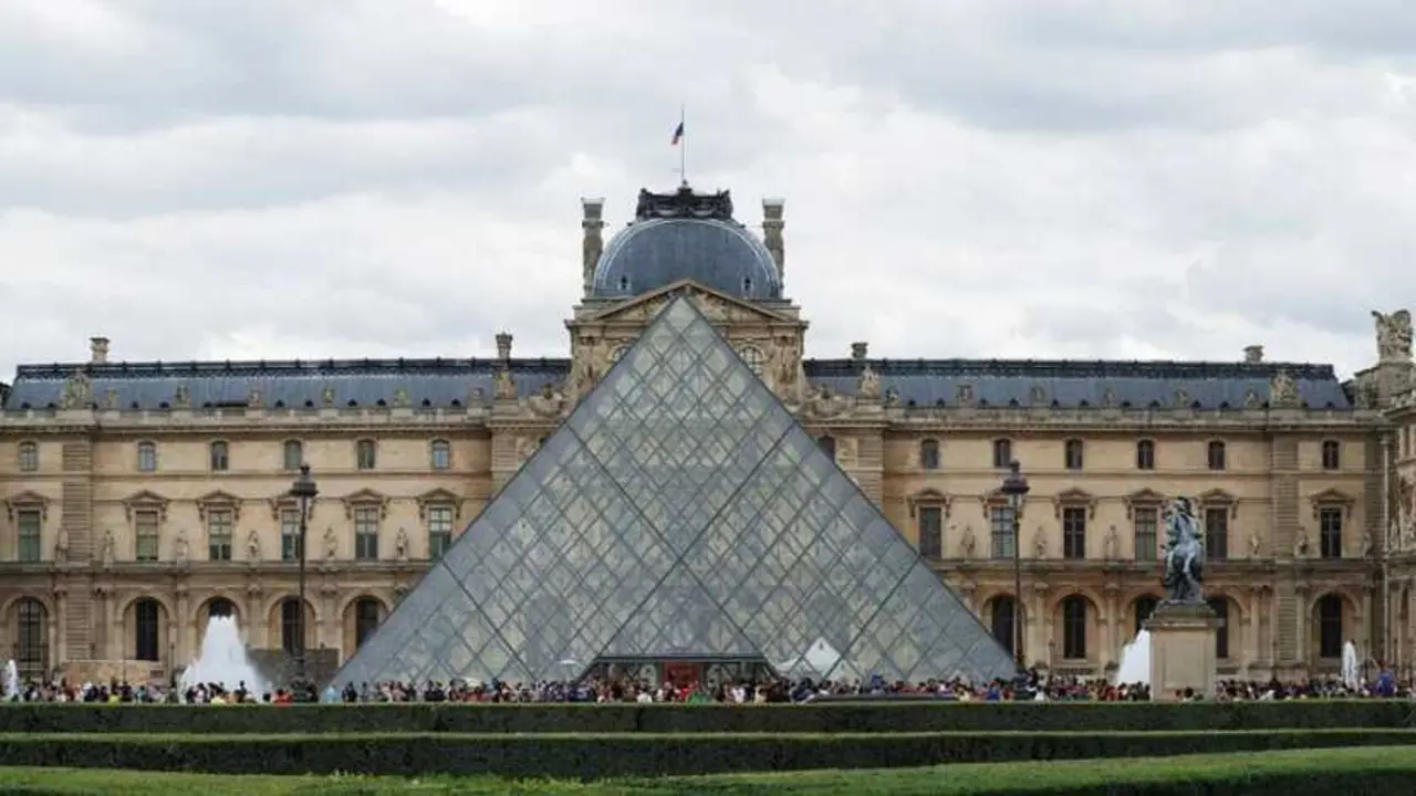  El museo del Louvre 