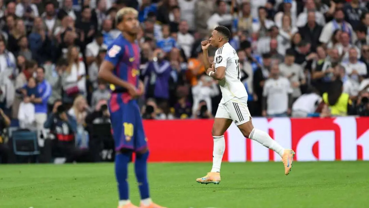  Mbapp&eacute; celebrando su gol ante la desesperaci&oacute;n de Lamine 