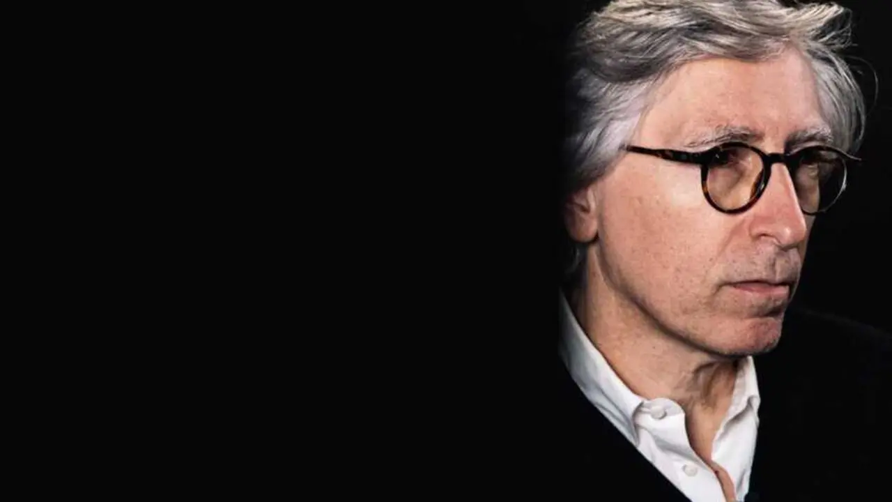  El escritor y director de cine David Trueba durante una entrevista en los Cines Renoir Princesa, a 29 de octubre de 2025, en Madrid (Espa&ntilde;a). Trueba estrena la pel&iacute;cula 'Siempre es invierno', un drama rom&aacute;ntico protagonizado por David Verdaguer y Amaia Sa<br>- Carlos Luj&aacute;n - Europa Press 