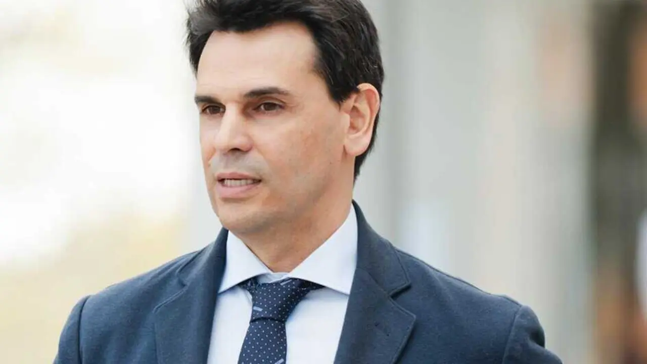  Archivo - La pareja de la presidenta de la Comunidad de Madrid, Alberto Gonz&aacute;lez Amador, sale de los Juzgados de Plaza de Castilla tras declarar, a 10 de abril de 2025, en Madrid (Espa&ntilde;a).<br>- Mateo Lanzuela - Europa Press - Archivo 