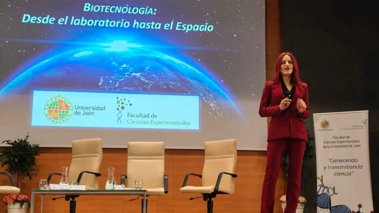  Sara Garc&iacute;a durante su conferencia en la UJA<br>- UJA 