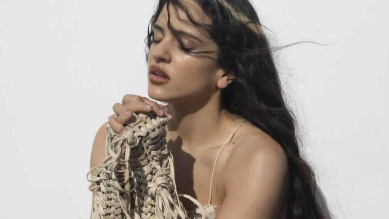  La artista Rosal&iacute;a publica este viernes su cuarto disco, 'Lux'.<br>- NOAH DILLON - SONY MUSIC 