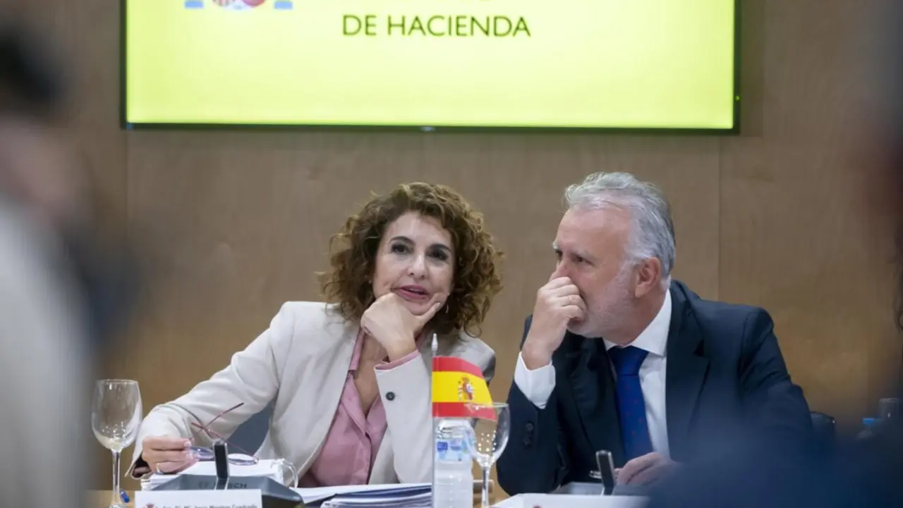 La vicepresidenta primera y ministra de Hacienda, Mar&iacute;a Jes&uacute;s Montero, y el ministro de Pol&iacute;tica Territorial y Memoria Democr&aacute;tica, &Aacute;ngel V&iacute;ctor Torres, durante la reuni&oacute;n del Consejo de Pol&iacute;tica Fiscal y Financiera (CPFF), en el Ministerio de Hacienda.
- Alberto Ortega - Europa Press