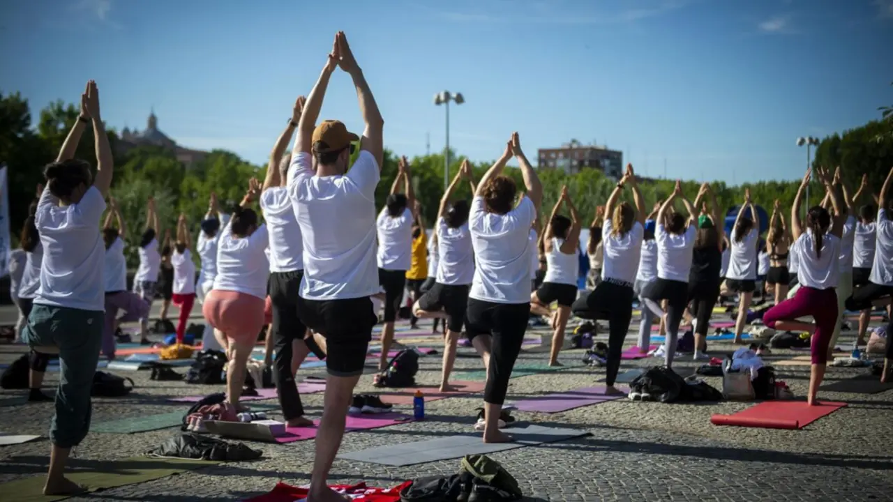 Archivo - Decenas de personas durante una master class de yoga.
- Juan Barbosa - Europa Press - Archivo