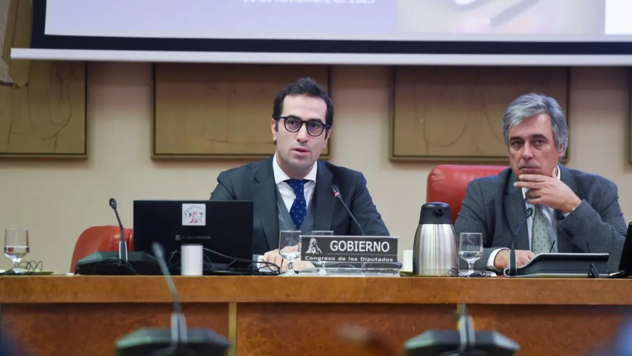 El ministro de Econom&iacute;a, Comercio y Empresa, Carlos Cuerpo (i), comparece ante la Comisi&oacute;n de Econom&iacute;a, Comercio y Transformaci&oacute;n Digital, a 26 de noviembre de 2025, en Madrid (Espa&ntilde;a). Cuerpo comparece ante la Comisi&oacute;n de Econom&iacute;a, Comercio y Transformac
- Gustavo Valiente - Europa Press