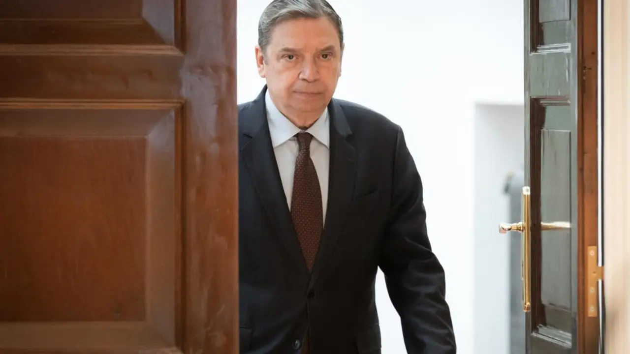 El ministro de Agricultura, Pesca y Alimentaci&oacute;n, Luis Planas, ofrece una rueda de prensa tras la detecci&oacute;n de seis casos de peste porcina africana en animales silvestres, en la sede del ministerio, a 29 de noviembre de 2025, en Madrid (Espa&ntilde;a).
- Diego Radam&eacute;s - Europa Press