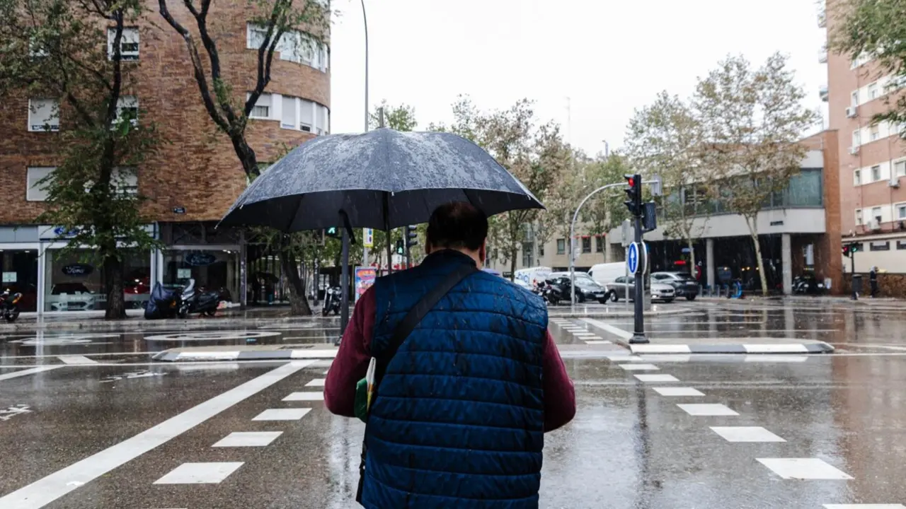Archivo - El avance de un frente fr&iacute;o provocar&aacute; lluvias, nieve y un notable descenso t&eacute;rmico en la Pen&iacute;nsula este domingo
- Carlos Luj&aacute;n - Europa Press - Archivo