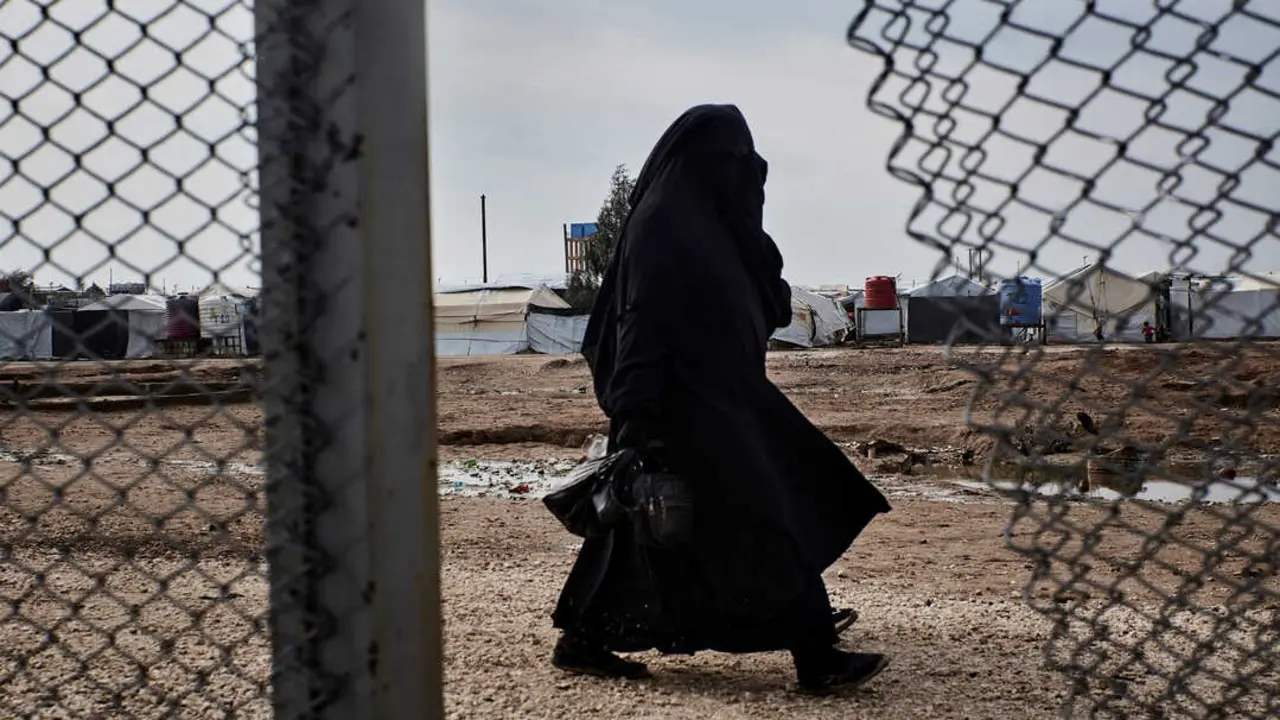 Al Hol, February 11, 2025 &ndash; Two women in the Iraqi-Syrian section of Al Hol camp, where the families of former ISIS members are detained.  -  11/02/2025  -  Syria / ? Al Hol ? - Antonin Burat / Le Pictorium