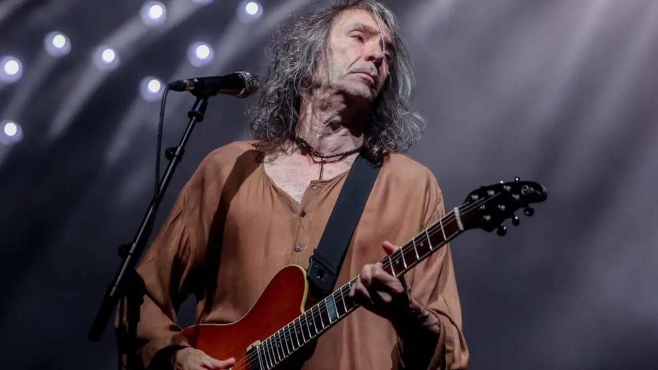 Archivo - El cantante Roberto Iniesta, 'Robe', durante un concierto en el Auditorio Miguel R&iacute;os, a 25 de mayo de 2024, en Rivas-Vaciamadrid, Madrid (Espa&ntilde;a).
- Ricardo Rubio - Europa Press - Archivo