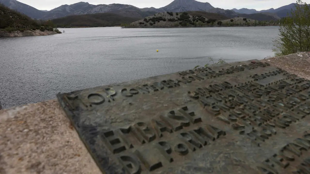 Archivo - Vista del embalse del r&iacute;o Porma, a 28 de abril de 2023, en Le&oacute;n, Castilla y Le&oacute;n (Espa&ntilde;a). 