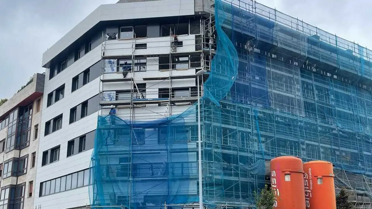 Construcci&oacute;n de viviendas en Oviedo.