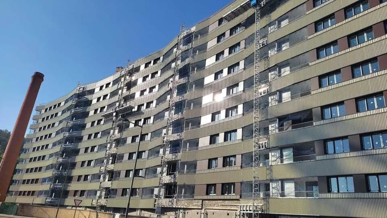 Viviendas en construcci&oacute;n en el barrio de Bolueta (Bilbao)